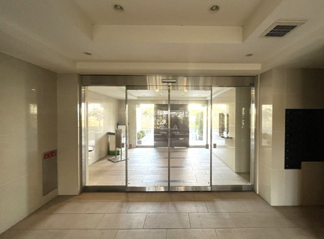 アーリアレジデンス南町田のエントランス