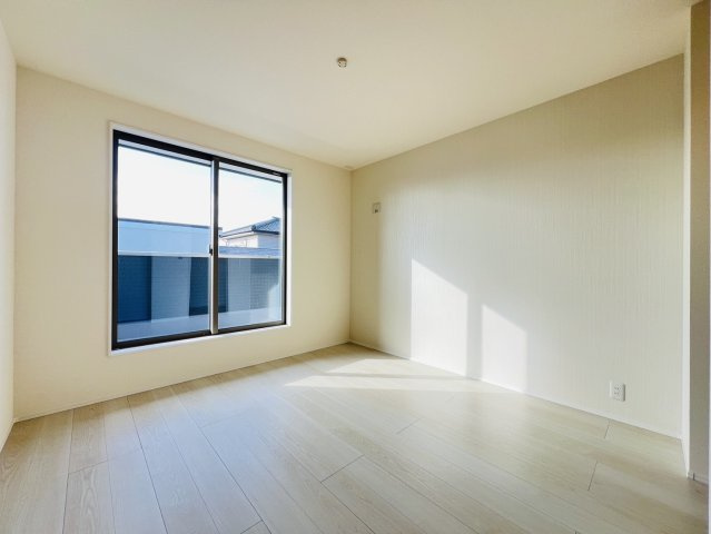 高浜市呉竹町7丁目7-14の洋室