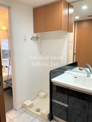 【設備】 | リーガル四ツ橋立売堀Ⅱ | 洗面化粧台の隣にうれしい収納棚があり、便利です♪