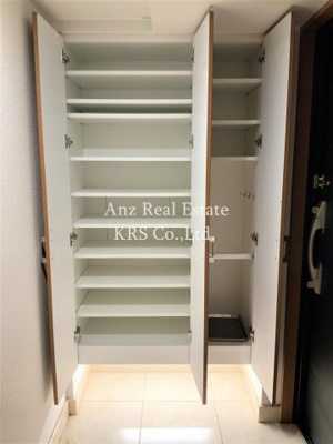 【玄関】 | リーガル四ツ橋立売堀Ⅱ | フラットフロアの玄関です♪トールタイプの下足箱！