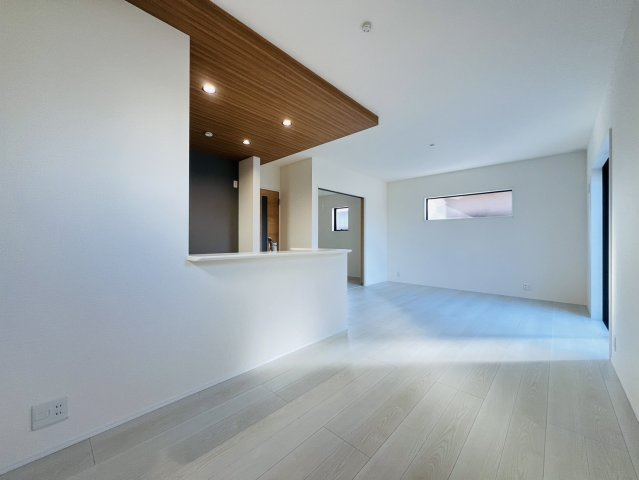 高浜市呉竹町7丁目7-14の前面道路含む現地写真