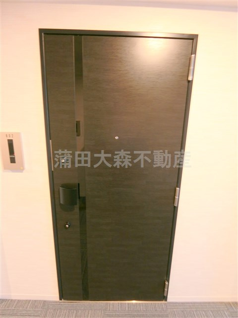 アジールコート蒲田の玄関