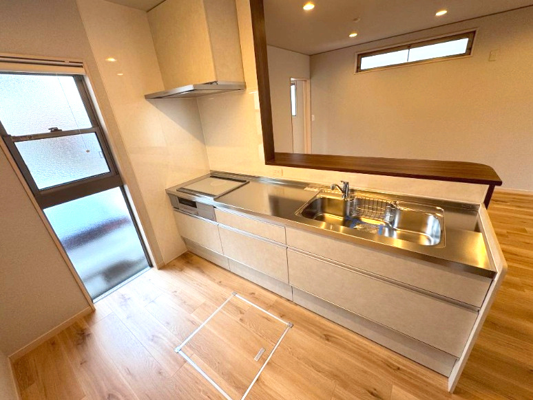 明石市魚住町西岡のキッチン|リフォーム済み♪おしゃれな対面キッチン♪ご家族と話しながらお料理出来ます♪

