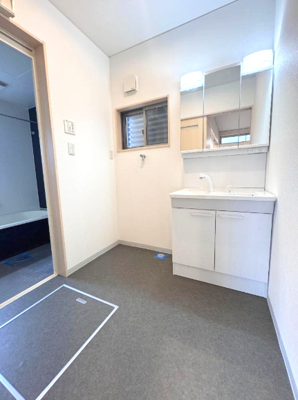 明石市魚住町西岡の洗面所|広々な洗面室で朝の支度が快適♪