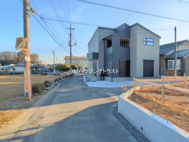 仲介手数料無料　リーブルガーデン所沢市北野・新築全２棟の前面道路含む現地写真