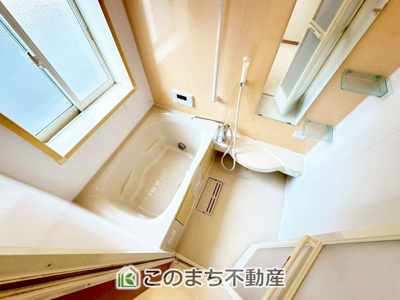 【浴室】 | 宇都宮市新里町中古戸建 | お子様と一緒にバスタイムを楽しめる広々空間。浴室乾燥機付で心地よいバスタイムを実現します♪
