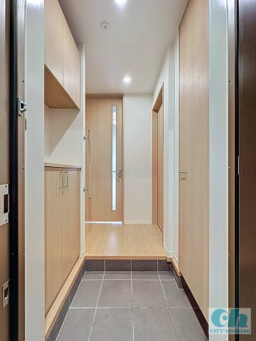 コモーダ大森南 101号室の玄関