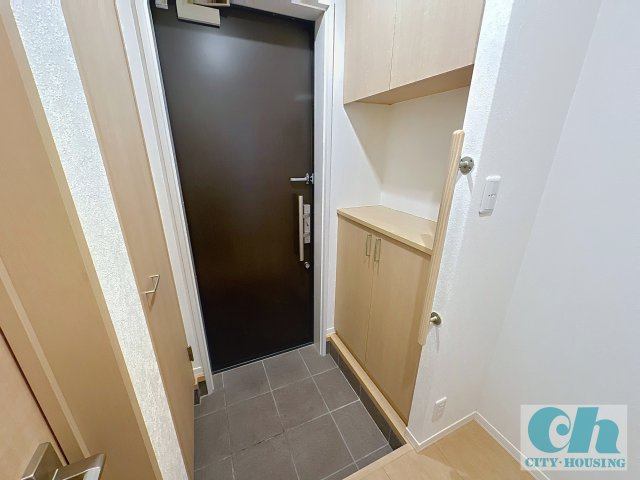 コモーダ大森南 101号室の玄関