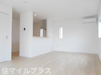 【居間・リビング】 | 西郷村米中山前新築一戸建て3棟 | こちらの居間で趣味の時間をお楽しみください