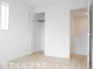 【洋室】 | 西郷村米中山前新築一戸建て3棟 | 落ち着いた色調の洋室です