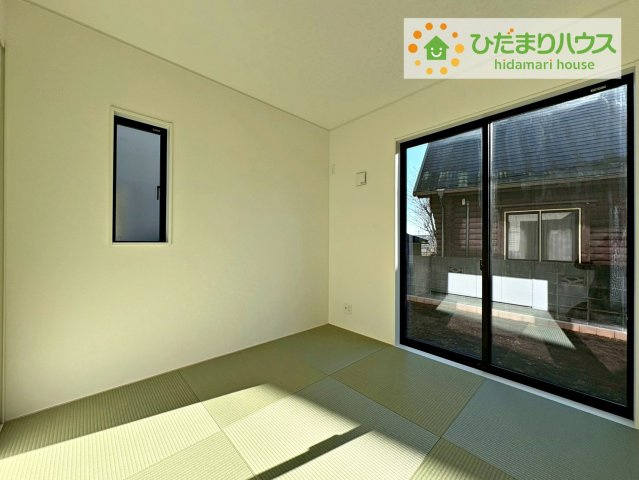 常陸大宮市姥賀町第3　新築戸建　2号棟の和室|リビングと隣り合わせにある和室！扉を閉めれば、来客用の部屋として使えます♪
