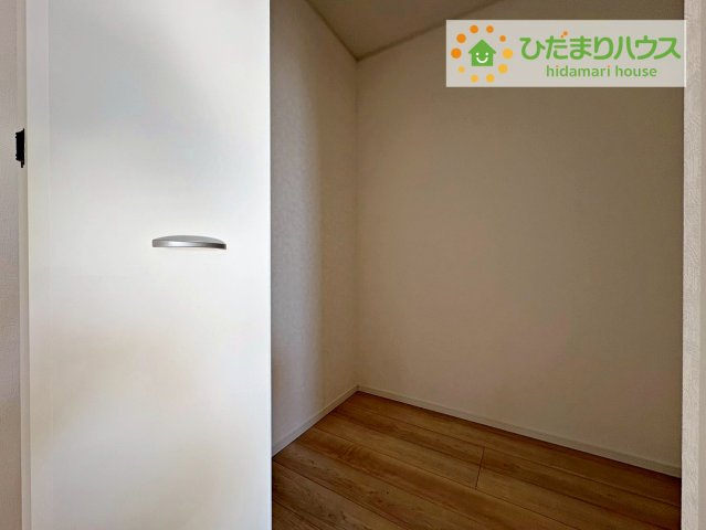 常陸大宮市姥賀町第3　新築戸建　2号棟の収納|"ママに人気のウォークインクローゼット付き！
コートやジャケットはもちろん、季節物や布団なども全部収納できちゃいます(^^)/"