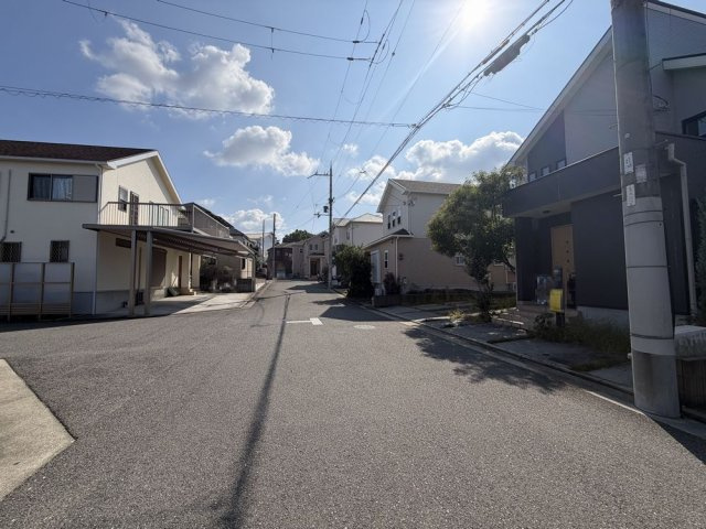 【前面道路含む現地写真】 | 前面道路を北西側から撮影しました。
