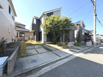 【外観】 | 和泉市山荘町3丁目戸建 | 駐車場もゆったり2台です！