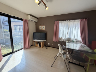 【居間・リビング】 | 和泉市山荘町3丁目戸建 | リビングです