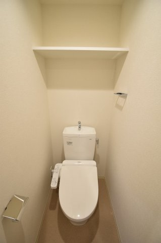 大阪市中央区玉造２丁目の賃貸マンションのトイレ