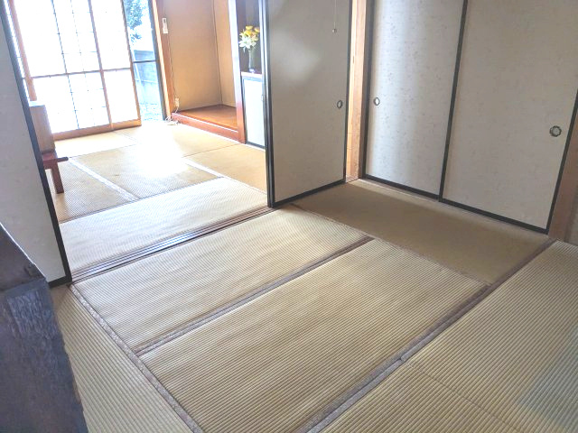店舗付住宅　下室田町の和室|続き間の和室。襖をあけて大広間にもなります。
