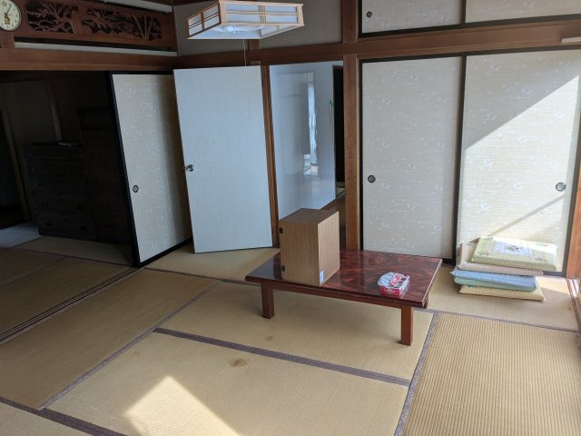 店舗付住宅　下室田町のキッチン|三口コンロ付きのシステムキッチンです。
