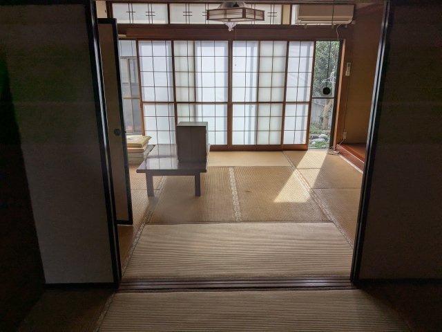 店舗付住宅　下室田町のキッチン|造り付けの食器棚で、見せる収納もできそうです。