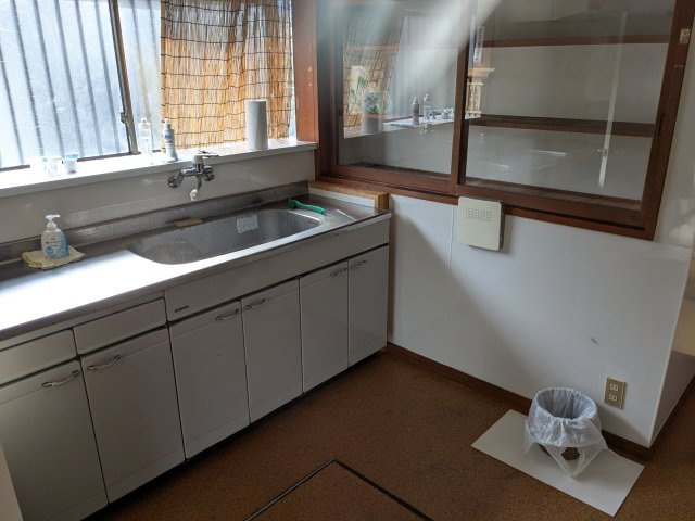 店舗付住宅　下室田町の独立洗面台|コンパクトながらも使い勝手のよい洗面化粧台。