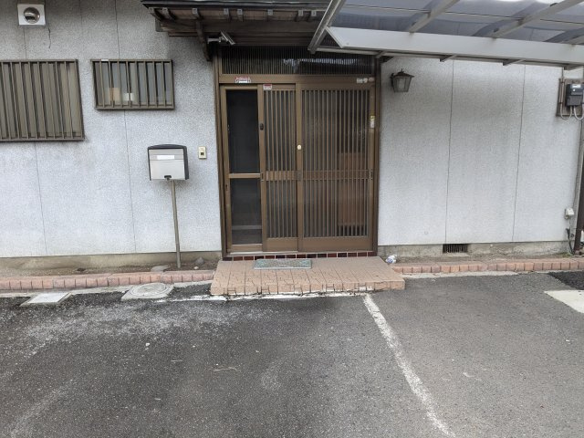 店舗付住宅　下室田町の外観|道路に面しているので、駐車も楽々です。