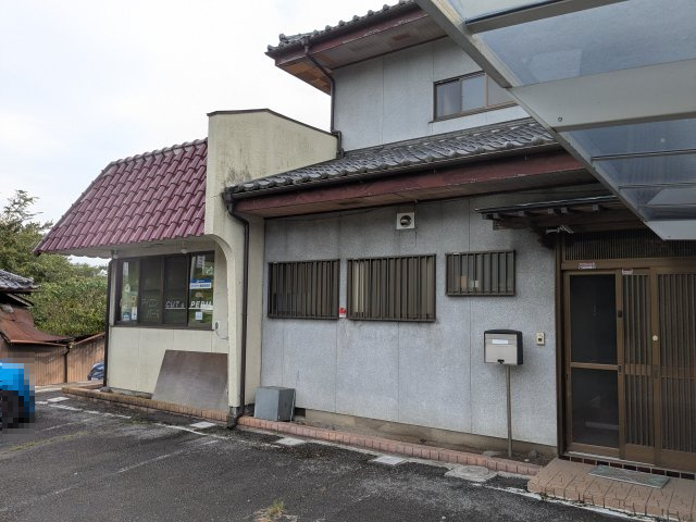 店舗付住宅　下室田町の設備|店舗部分の様子。明るく開放的なスペースです。