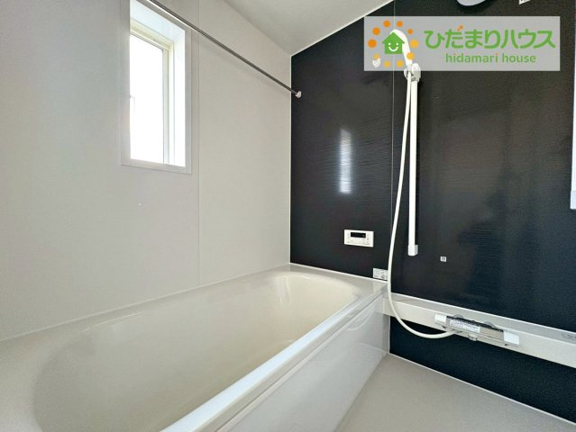 常陸大宮市姥賀町第3　新築戸建　3号棟の浴室|"何歳まで一緒に入ってくれるだろうか・・・。
広いお風呂は、お子様と一緒に入るバスタイムがより楽しくなります。"