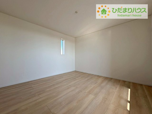 常陸大宮市姥賀町第3　新築戸建　3号棟の寝室|広めの主寝室は、ベッドの他にもパソコンデスクやドレッサーなども置けちゃいます(*^-^*)