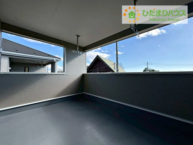 常陸大宮市姥賀町第3　新築戸建　3号棟のバルコニー|広々としたバルコニーは、大量の洗濯物を干しても余裕！お布団だって、家族全員分をいっきに干せますね(^O^)