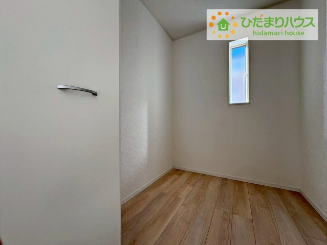 常陸大宮市姥賀町第3　新築戸建　3号棟の収納|"ママに人気のウォークインクローゼット付き！
コートやジャケットはもちろん、季節物や布団なども全部収納できちゃいます(^^)/"