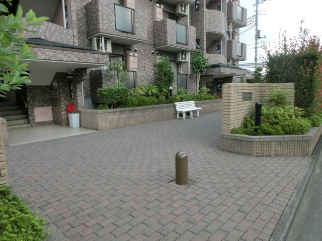 リヴェール高幡６のエントランス