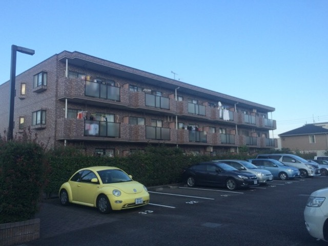 リヴェール高幡６の駐車場