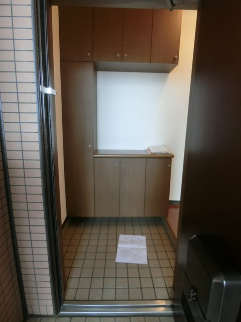 リヴェール高幡６の玄関