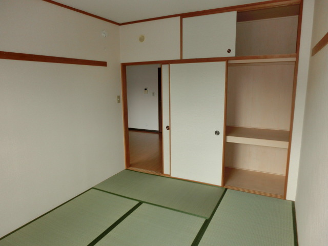 リヴェール高幡６の和室