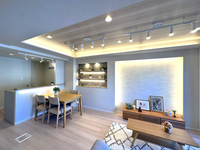 セザール本所吾妻橋の居間・リビング|陽だまりのような温もりに包まれる広々リビング。家族の笑顔と心地よい毎日を育む、かけがえのない場所に。