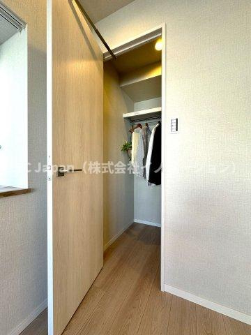 セザール本所吾妻橋の収納|生活感をさりげなく隠す収納スペースが、インテリアを美しく整え、空間に広がりとゆとりをもたらします。細部までこだわった設計が、上質で心地よい暮らしを実現します。イノベーション