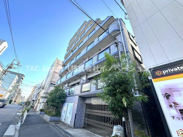 セザール本所吾妻橋の外観|洗練されたフォルムと落ち着いた色調が、街並みにやさしく溶け込む佇まい。帰るたびに、心がふっと和らぐ外観です。