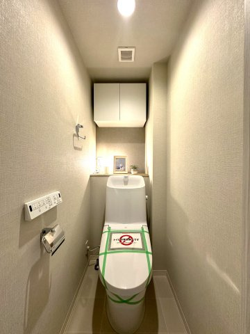 セザール本所吾妻橋のトイレ|最新設備を備えたトイレは、快適性とスタイリッシュさを兼ね備えた空間。清潔感のある美しい内装とすっきりとしたデザインが、暮らしに心地よさをプラス。清潔・快適・美しさが調和した、上質なトイレ空間です。