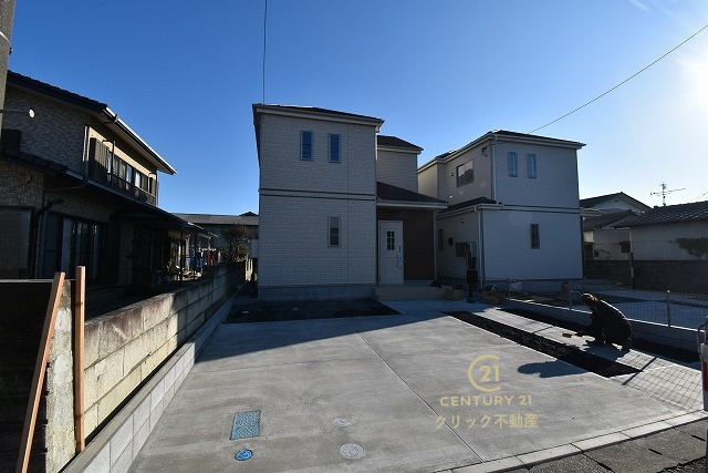 ハートフルタウン 　ひたちなか市牛久保2丁目1410番　Bの駐車場|新築戸建てを購入する際、庭付き、駐車場付きは大変魅力的です。十分な駐車スペースがあれば、ご家族様それぞれが車をご所有の場合や来客の際も安心です。