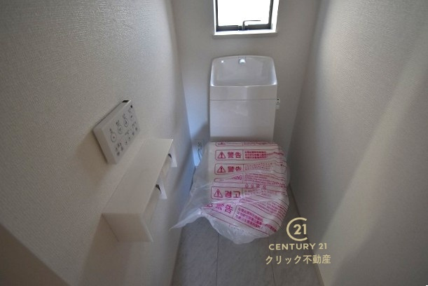 ハートフルタウン 　ひたちなか市牛久保2丁目1410番　Bのトイレ|１階と２階、２ヶ所に清潔なトイレ。
毎日使う空間と機能だから、いつまでも清潔なスペースであってほしいのがトイレです。