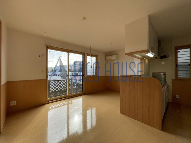 メゾン･アンソレイユ　Ⅵの居間・リビング