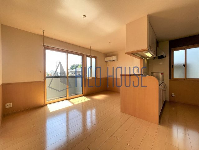 メゾン･アンソレイユ　Ⅵの居間・リビング