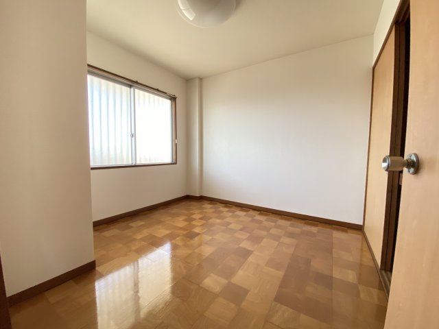 福道見ハイツの子供部屋|玄関側洋室