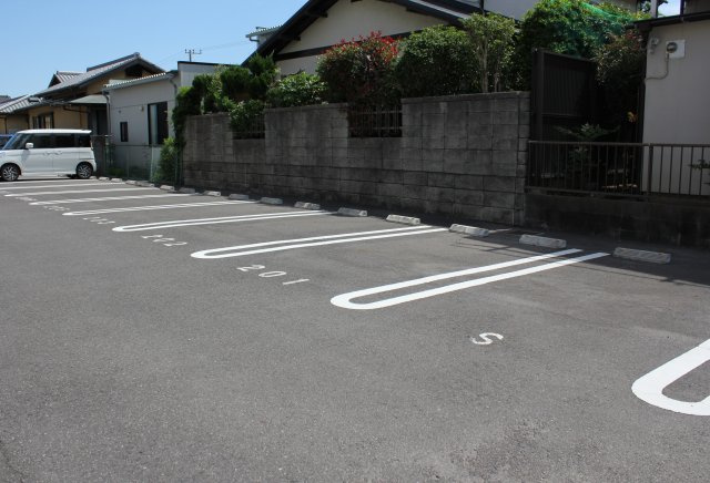 福道見ハイツの駐車場