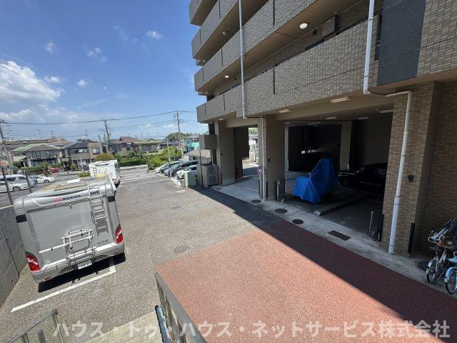 INSURANCE BLDG.XVIIの駐車場