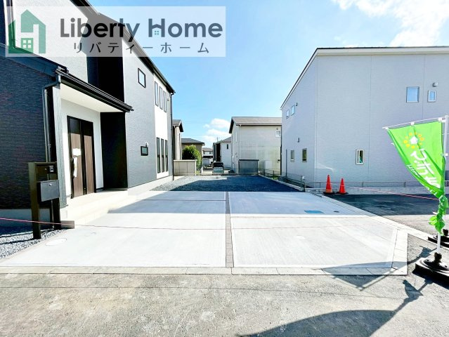 水戸市見川12期　新築戸建　6号棟の駐車場