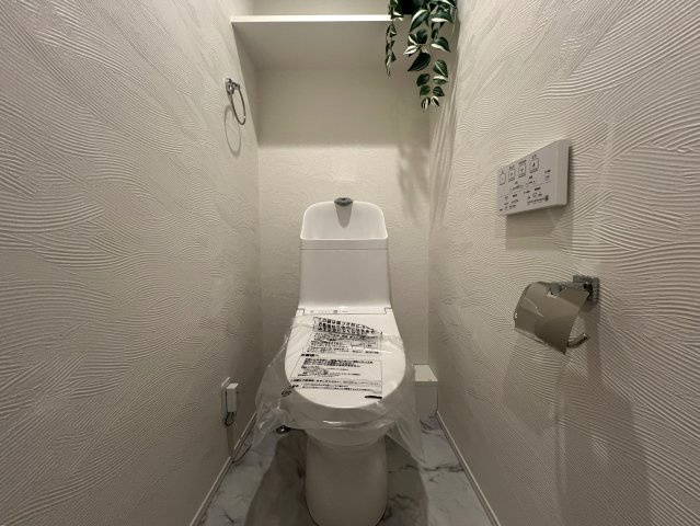 納得のリフォーム！満足の立地！【綱島ダイヤモンドマンション】のトイレ|落ち着いた色調のトイレです