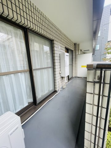 AZALEA COURTのバルコニー