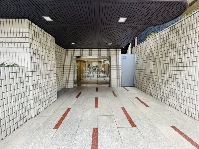 AZALEA COURTのエントランス