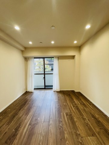 AZALEA COURTの居間・リビング